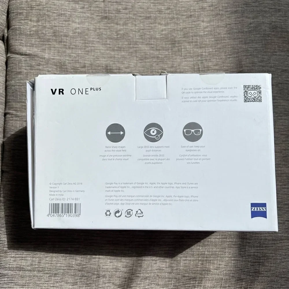 Zeiss VR One Plus;  Virtual Reality Headset